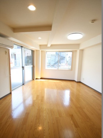 居室・リビング　8.6帖洋室♪エアコン・照明器具完備♪