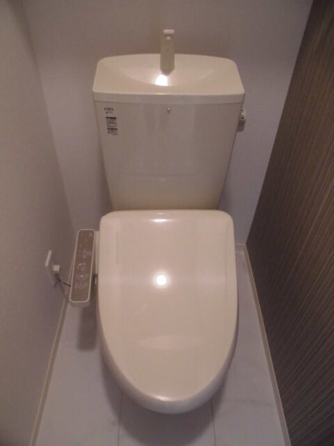 トイレ　温水洗浄暖房便座