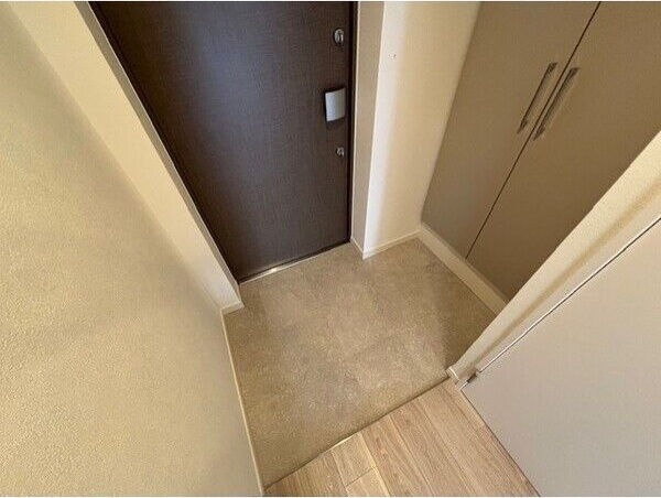 玄関　写真はイメージです。詳細は弊社にて内見をお願い致します！