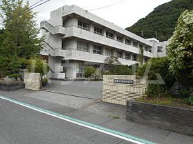 中学校　沼津市立第四中学校（中学校）まで851m