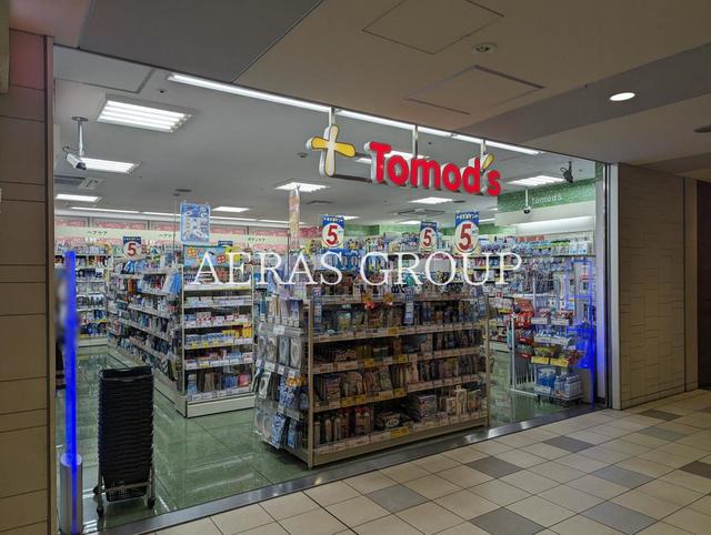 ドラックストア　トモズ アコルデ代々木上原店（ドラッグストア）まで409m