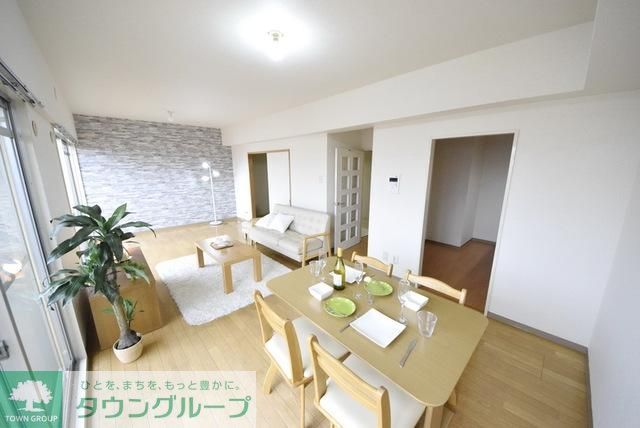 居室・リビング　広々とした洋室