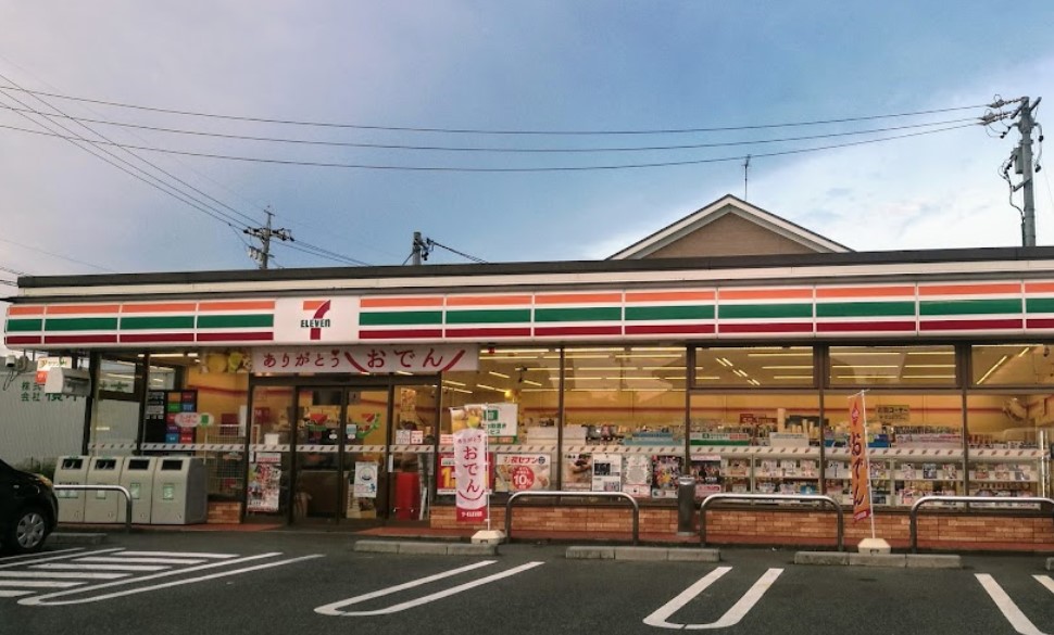 コンビニ　コンビニ（コンビニ）まで1064m