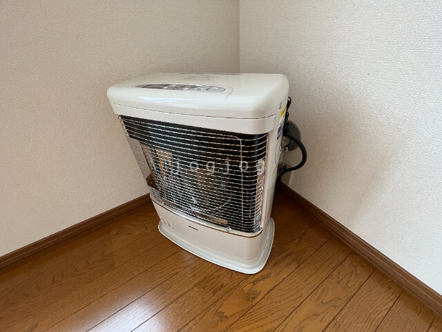 その他設備　灯油ＦＦ式ストーブ