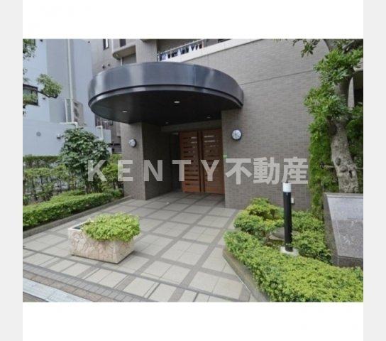 エントランス　落ち着いたエントランスです