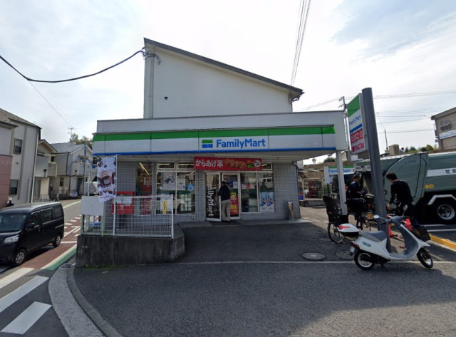コンビニ　ファミリーマート竹山団地店（コンビニ）まで250m