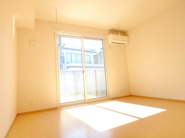 居室・リビング　★日当たり良好・１１帖のリビング★