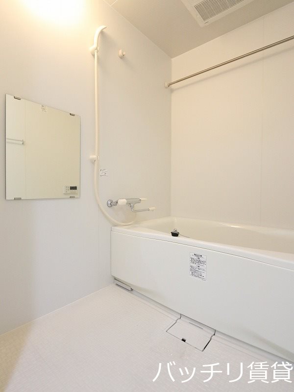 バス・シャワールーム　別号室タイプの為、現状を優先致します。