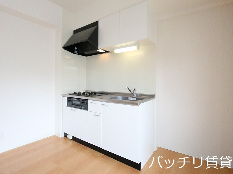キッチン　別号室タイプの為、現状を優先致します。