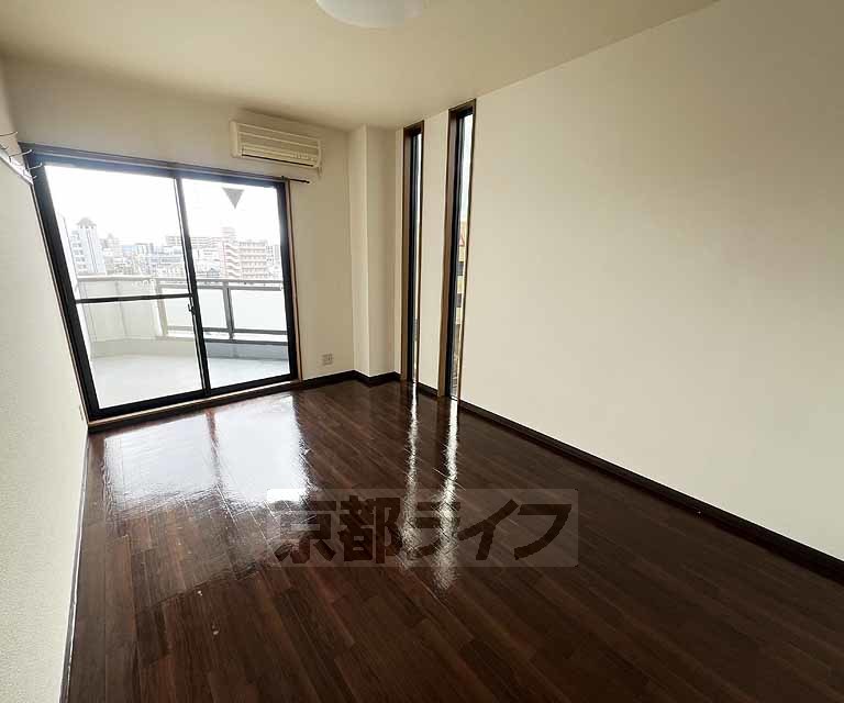 居室・リビング　落ち着いた雰囲気のお部屋です