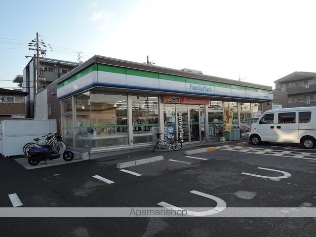コンビニ　ファミリーマート（コンビニ）まで578m