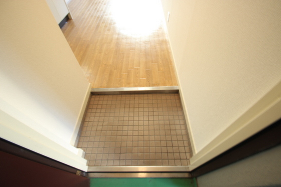 玄関　※別号室の写真です