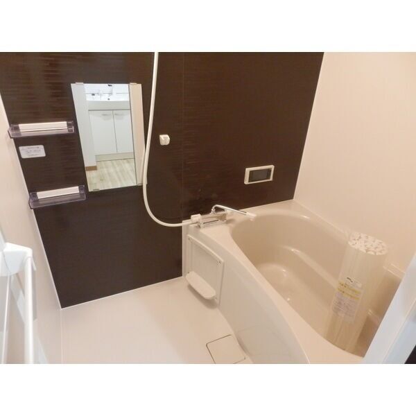 バス・シャワールーム　室内写真は別部屋の写真です。