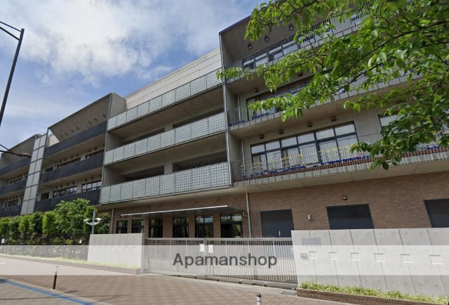 小学校　港区立港南小学校（小学校）まで691m