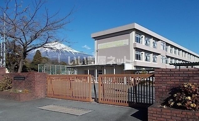 小学校　富士宮市立富士見小学校（小学校）まで361m