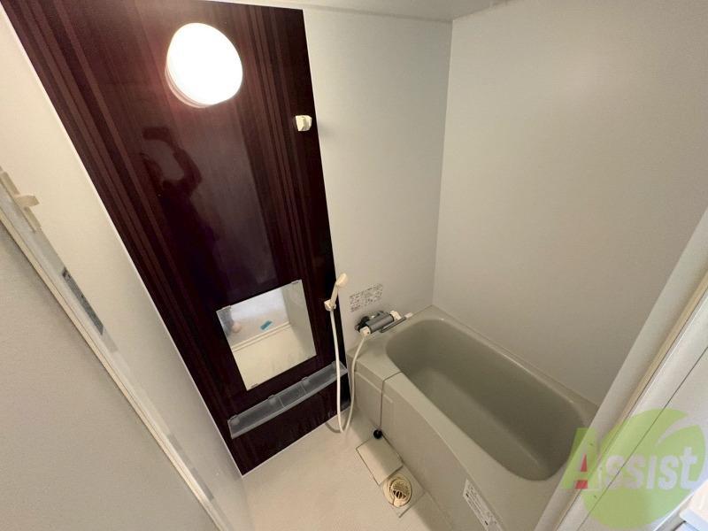 バス・シャワールーム　浴槽が広いので日々の疲れも癒されますね。