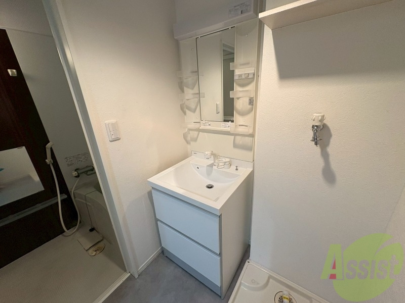 洗面設備　独立洗面台が付いてるので日々の身支度もできますね。