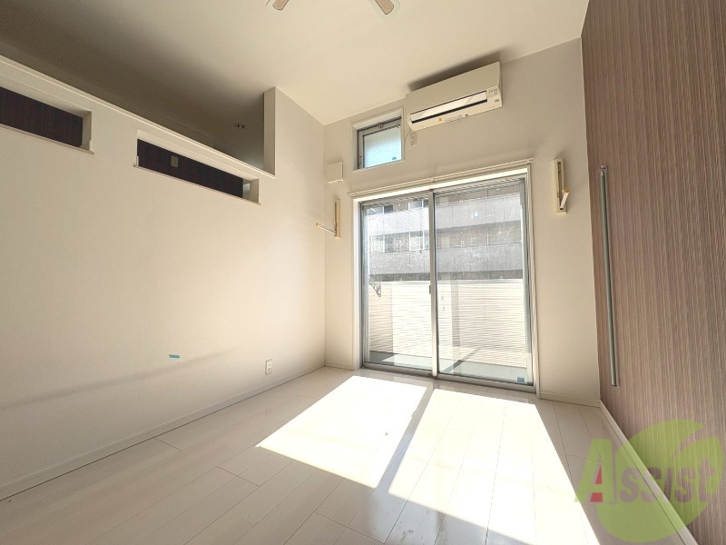 居室・リビング　４．９帖の洋室です。お部屋を広く使えます。