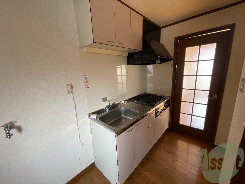 キッチン　キッチンにはコンロが設置済みですぐに料理ができます。