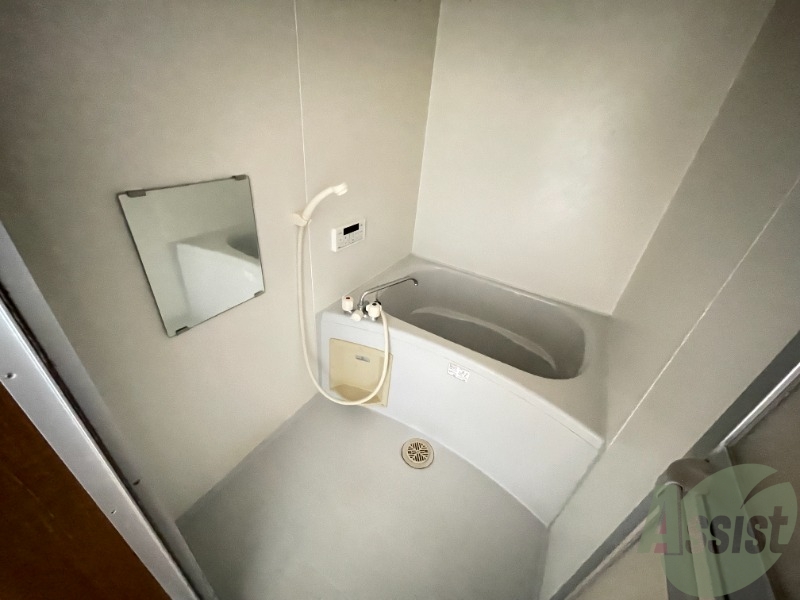 バス・シャワールーム　お風呂は広々としていて、一日の疲れもしっかり取れそう。