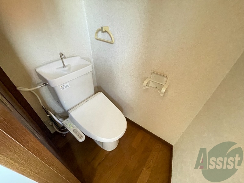 トイレ　清潔感のあるトイレで、嬉しいウォシュレット付き。