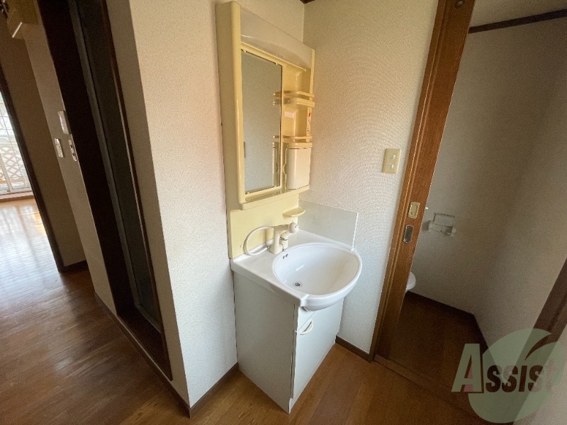 洗面設備　独立洗面台です。朝の身支度も楽しくなりそうです。