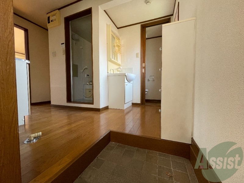 玄関　玄関の様子です。明るい印象ですね。気分もあがりそう。