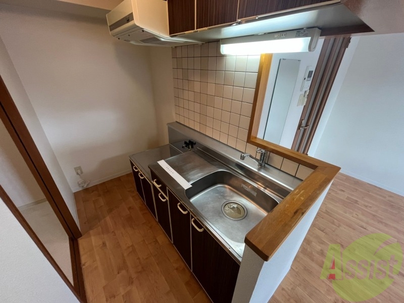 キッチン　キッチンです。ご自身でコンロを設置していただけます。