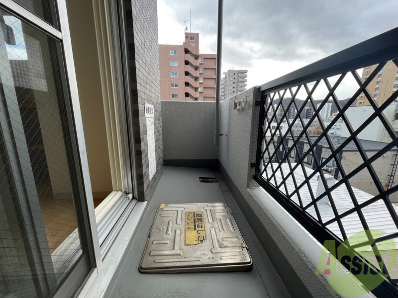 バルコニー　別角度から寝室を撮ってみました。家具の配置もしやすそう。