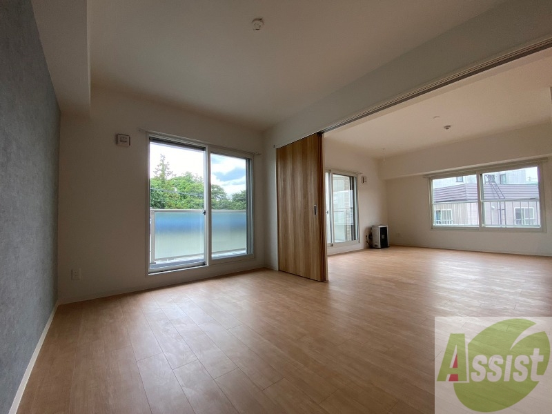 その他部屋・スペース　窓からの日光は気持ちを明るくしてくれますね！