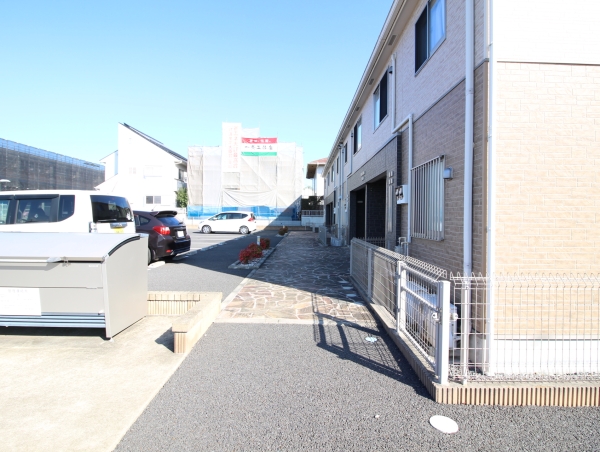ロビー　駐車場