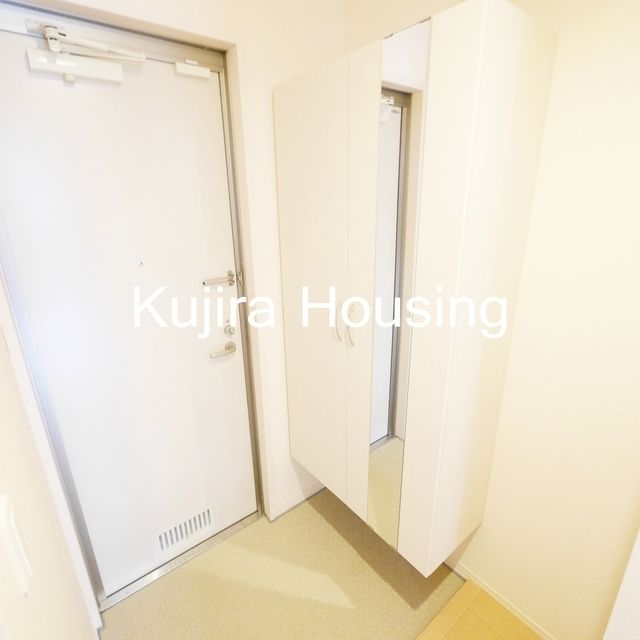 玄関　★姿見付き下駄箱付きの玄関★