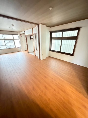 その他部屋・スペース　落ち着いた色調の寝室です
