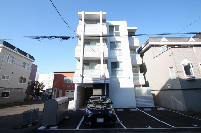 建物外観　遮音性フローリング 使用の人気デザイナーズ仕様のお部屋です♪