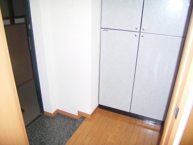 玄関　※別部屋参考写真