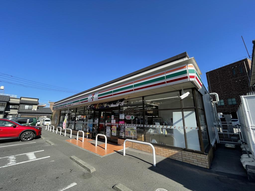 コンビニ　セブンイレブン南鹿児島駅前店（コンビニ）まで258m