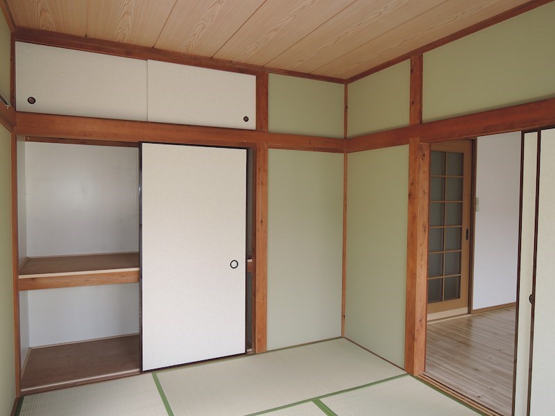 収納　天袋付の押入れで収納力アップ（他室参照）