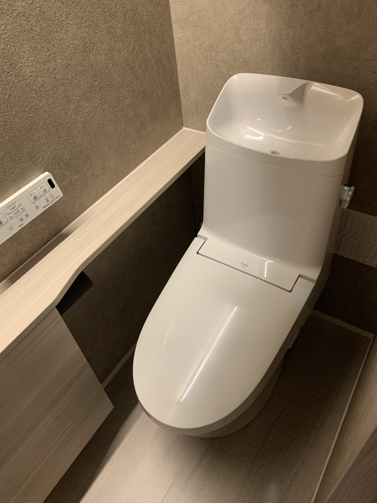 トイレ　温水洗浄便座付トイレ
