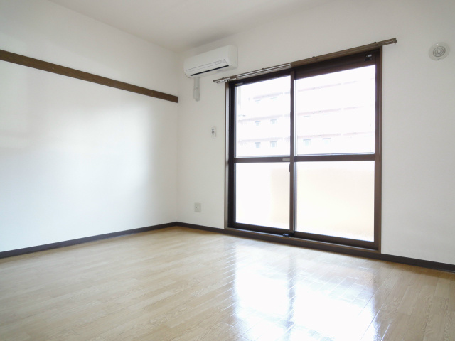 居室・リビング　※同タイプのお部屋の画像です