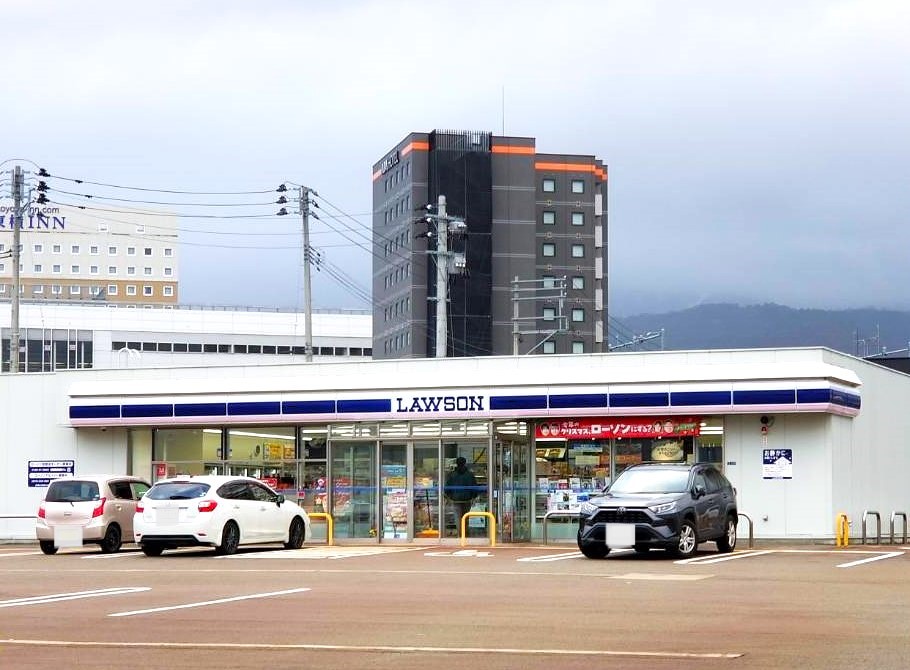 コンビニ　ローソン 上越妙高駅前店（コンビニ）まで661m