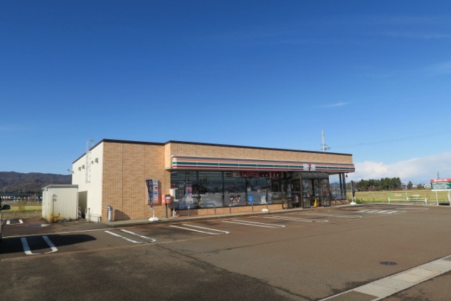 コンビニ　セブンイレブン 上越大和店（コンビニ）まで1157m