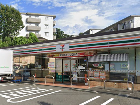 コンビニ　セブンイレブン（コンビニ）まで804m