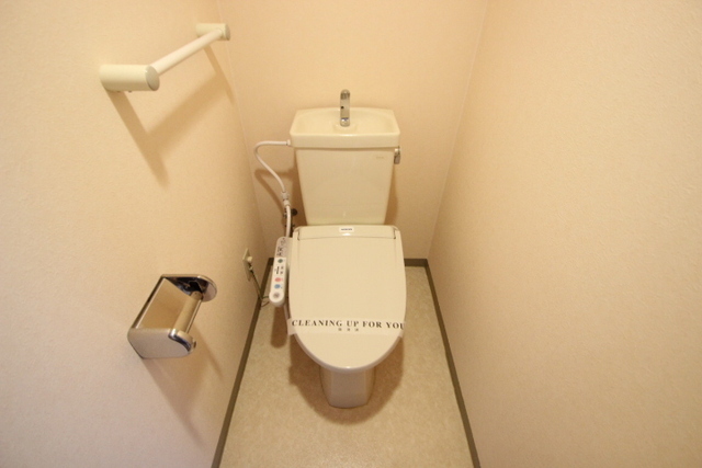 トイレ　別号室の写真です。