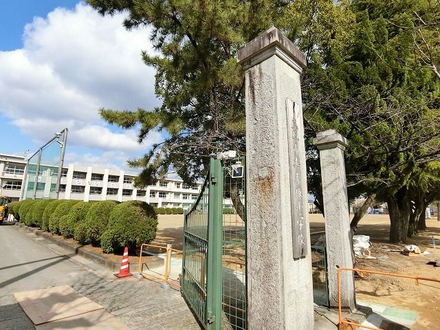 小学校　大垣市立赤坂小学校（小学校）まで214m