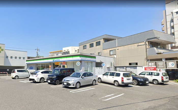 コンビニ　ファミリーマート城西二丁目店（コンビニ）まで230m