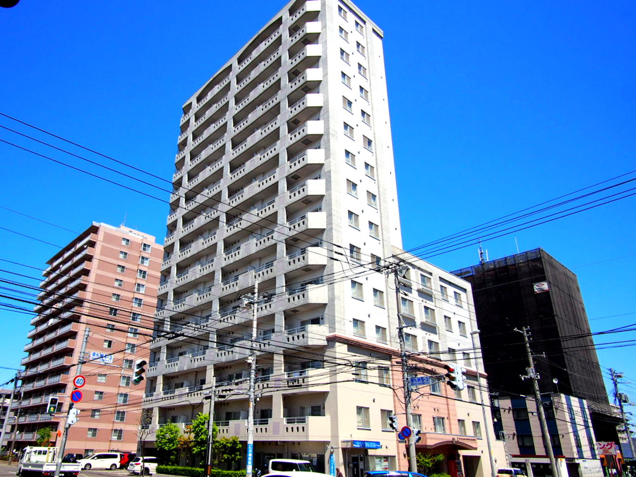 建物外観　都市ガス＆ネット無料採用の１ＬＤＫマンションです♪