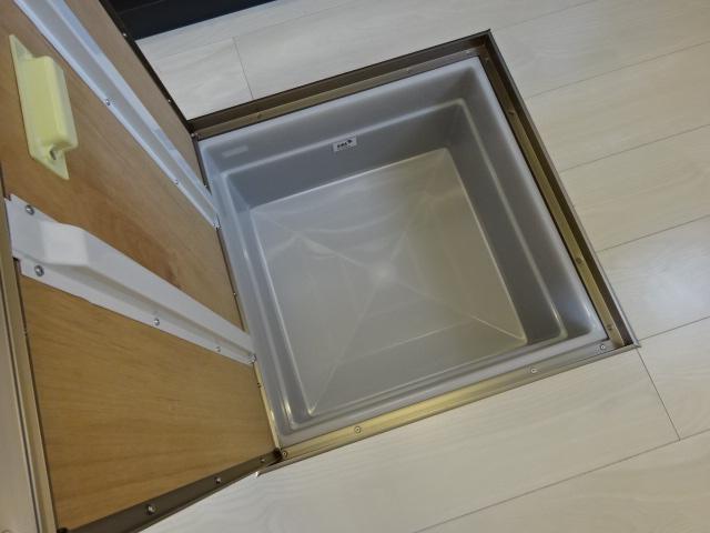 収納　床下収納