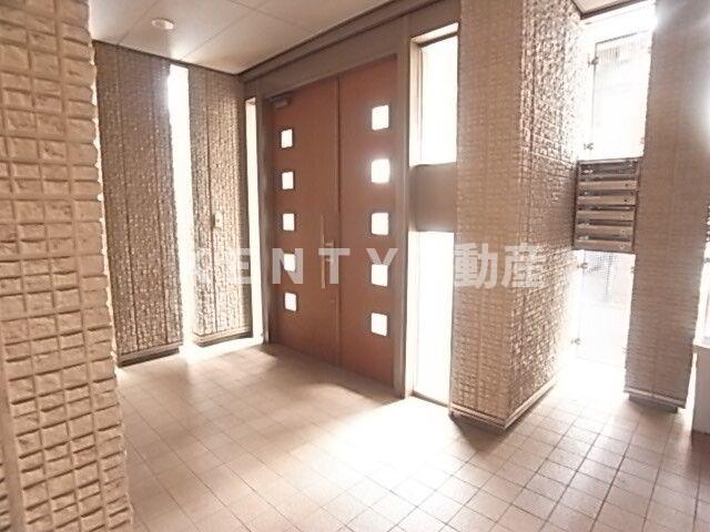 エントランス　落ち着いたエントランスです