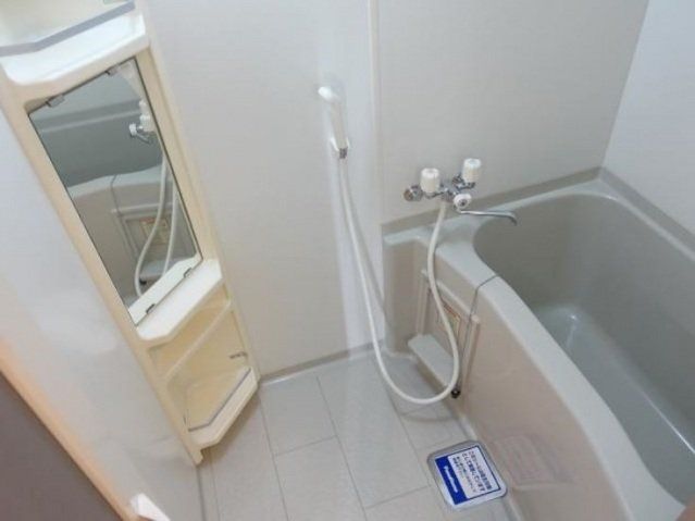 バス・シャワールーム　バスルームです。