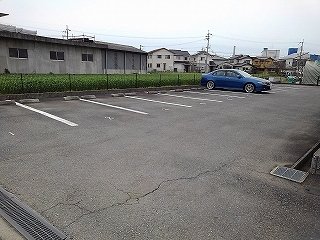 駐車場　敷地内